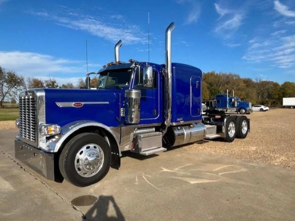 Main image Peterbilt 389X