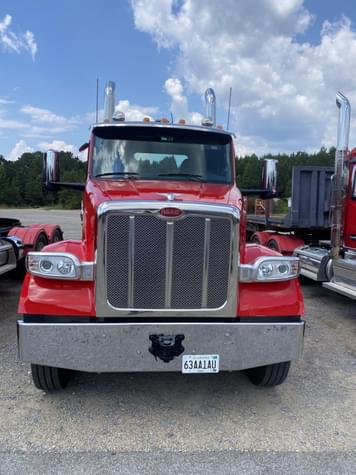 Main image Peterbilt 567