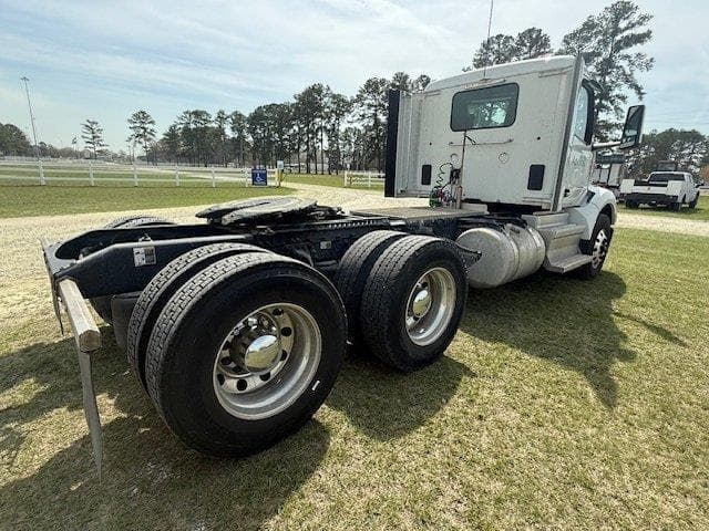 Image of Peterbilt 579 equipment image 4