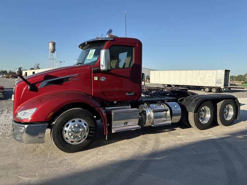 2024 Peterbilt 579 Equipment Image0