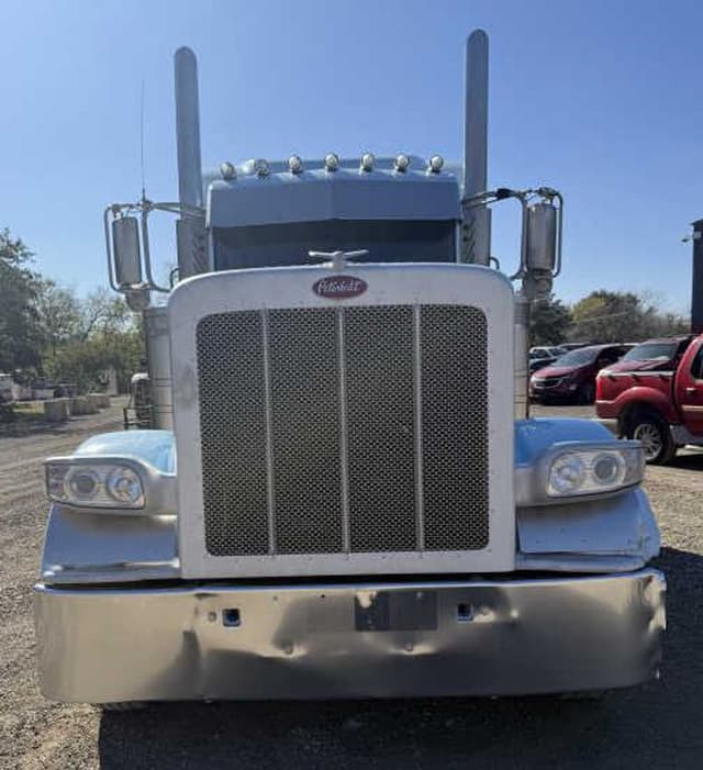 Image of Peterbilt 389 equipment image 2