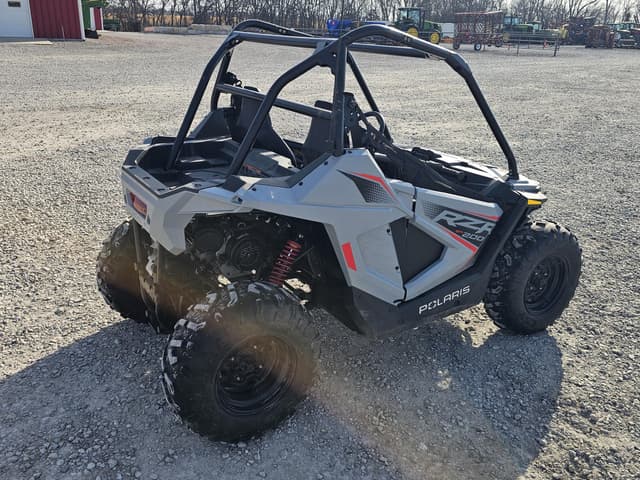 Image of Polaris RZR 200 EFI equipment image 3