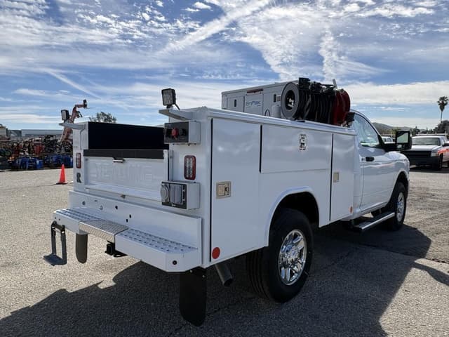 Image of Dodge Ram 2500 equipment image 2