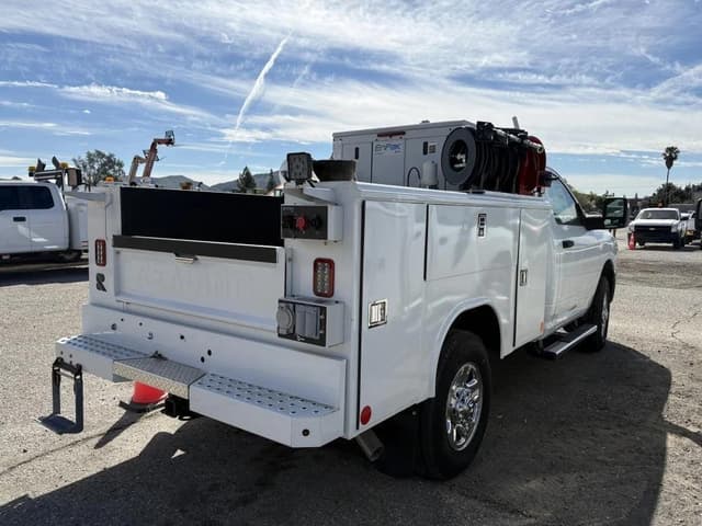 Image of Dodge Ram 2500 equipment image 2