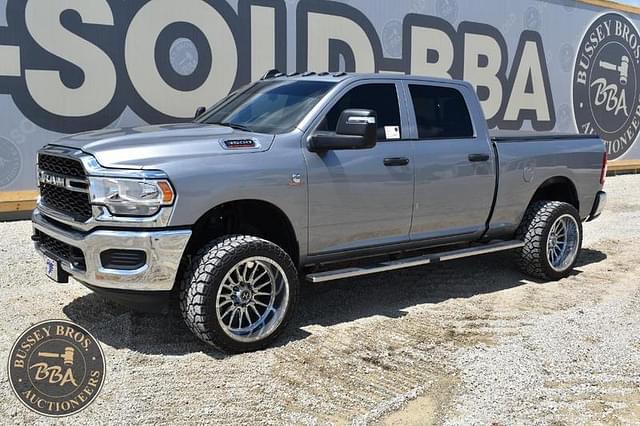 Image of Dodge Ram 3500HD equipment image 4
