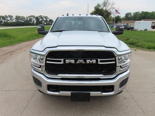 Image of Dodge Ram 3500 equipment image 2