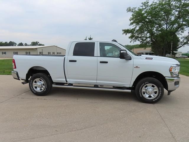 Image of Dodge Ram 3500 equipment image 4