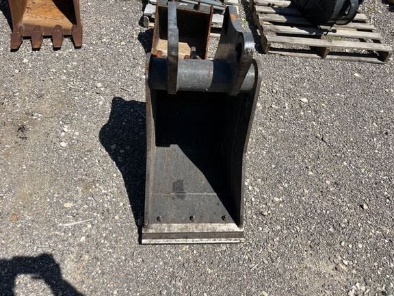 2024 Rockland 410HD18 Equipment Image0