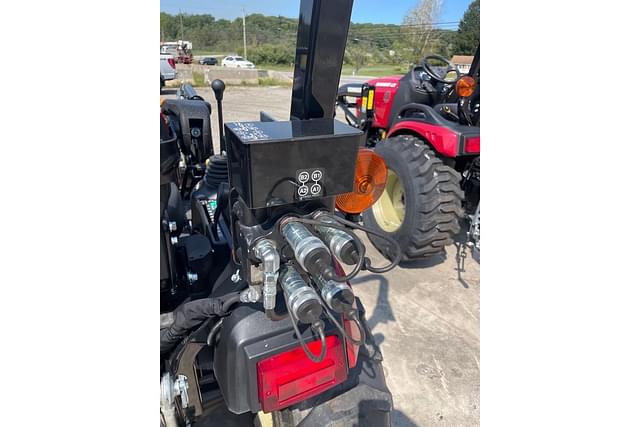 Image of Yanmar SA325 equipment image 4