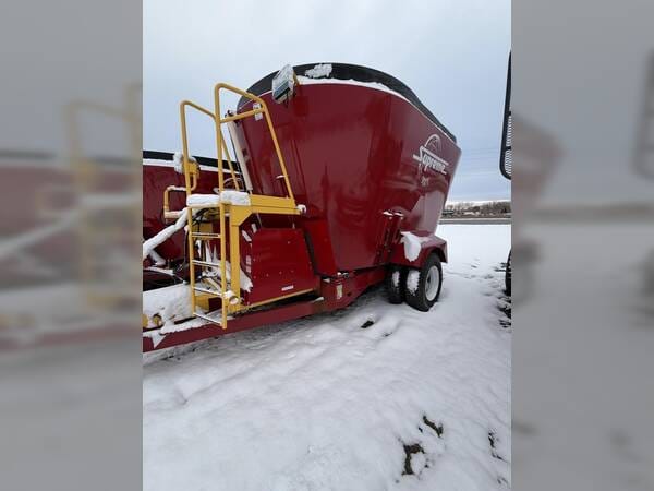 2024 Supreme 900T Equipment Image0