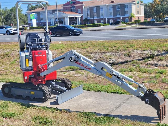 Image of Takeuchi TB210R equipment image 2