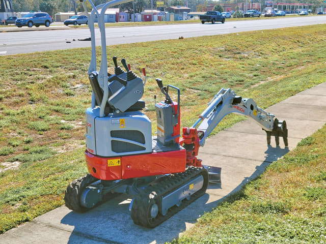 Image of Takeuchi TB210R equipment image 3