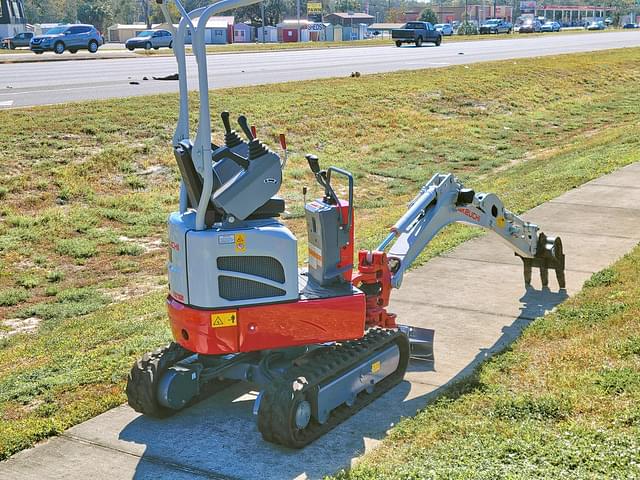 Image of Takeuchi TB210R equipment image 3