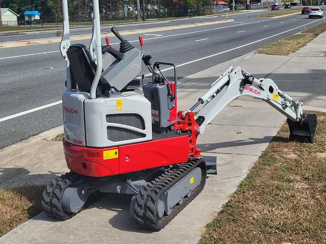 Image of Takeuchi TB210R equipment image 3