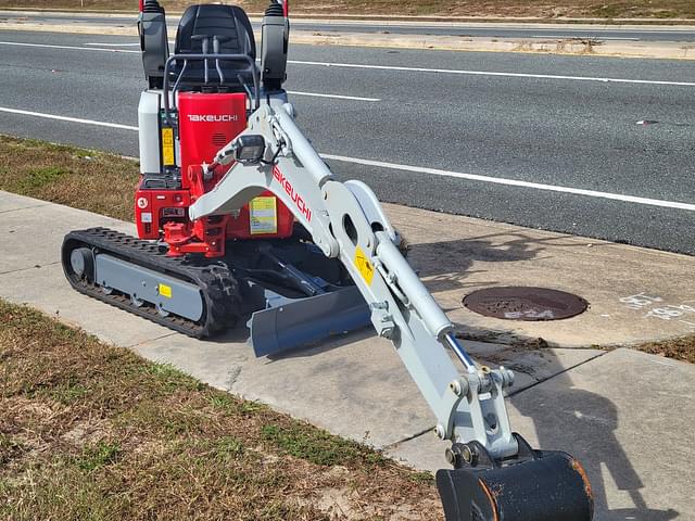 Image of Takeuchi TB210R equipment image 2