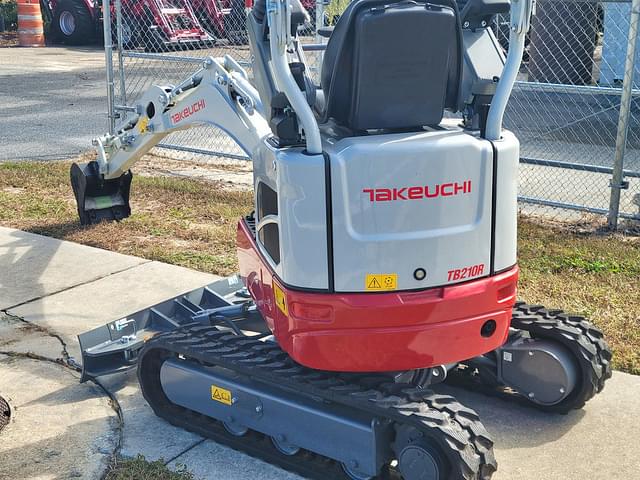 Image of Takeuchi TB210R equipment image 4