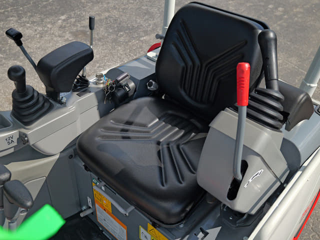 Image of Takeuchi TB216 equipment image 3