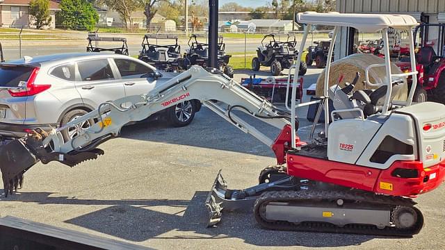 Image of Takeuchi TB225 equipment image 1