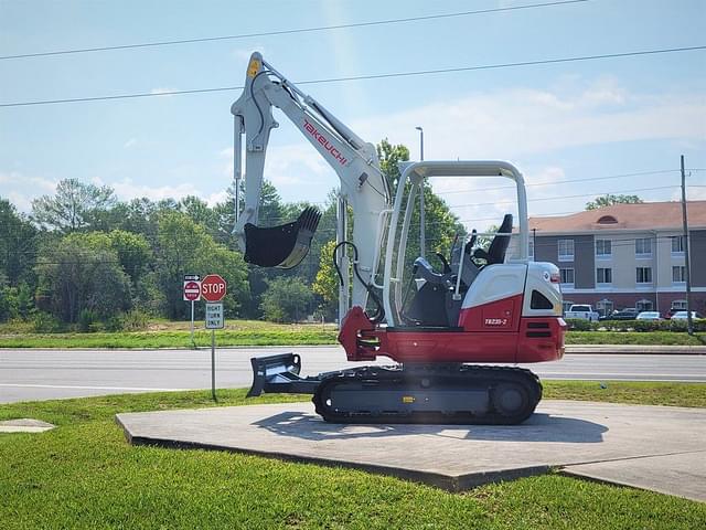 Image of Takeuchi TB235-2 equipment image 4