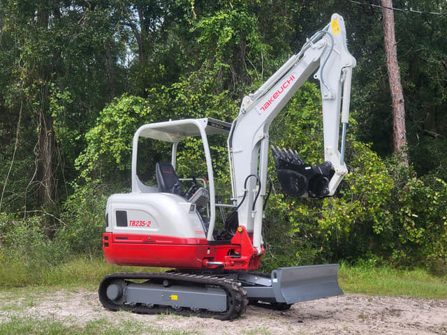 Image of Takeuchi TB235-2 equipment image 4