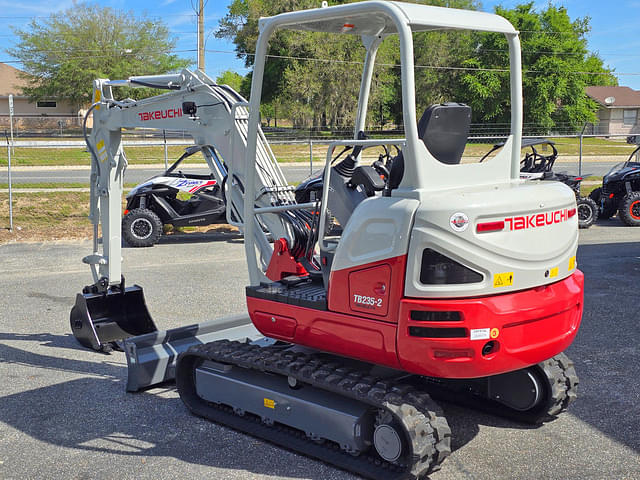 Image of Takeuchi TB235-2 equipment image 4