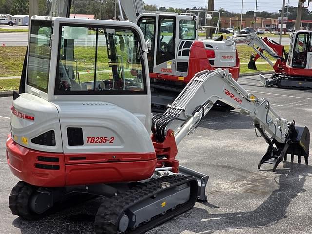 Image of Takeuchi TB235-2 equipment image 3