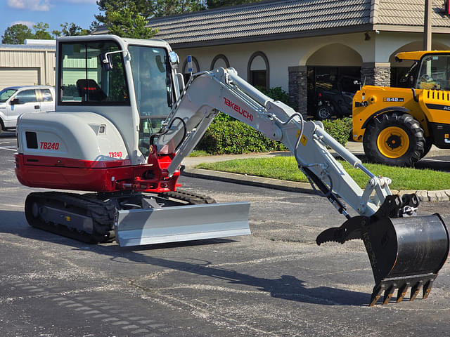 Image of Takeuchi TB240 equipment image 3