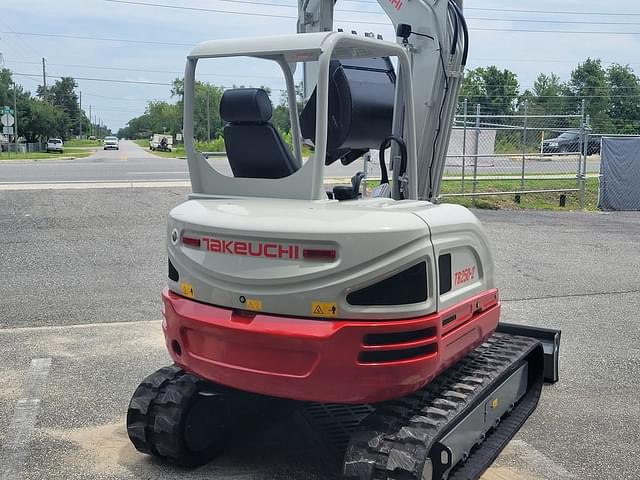 Image of Takeuchi TB250-2 equipment image 4