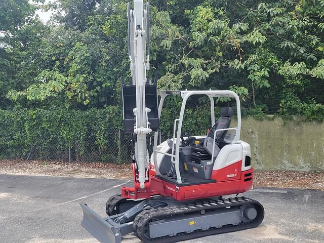 Image of Takeuchi TB250-2 equipment image 2