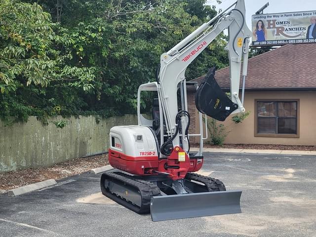 Image of Takeuchi TB250-2 equipment image 1