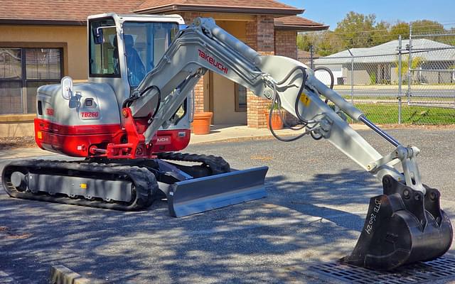 Image of Takeuchi TB260 equipment image 3