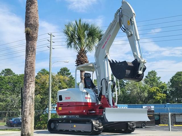 Image of Takeuchi TB260 equipment image 3