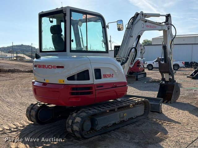 Image of Takeuchi TB250-2 equipment image 4