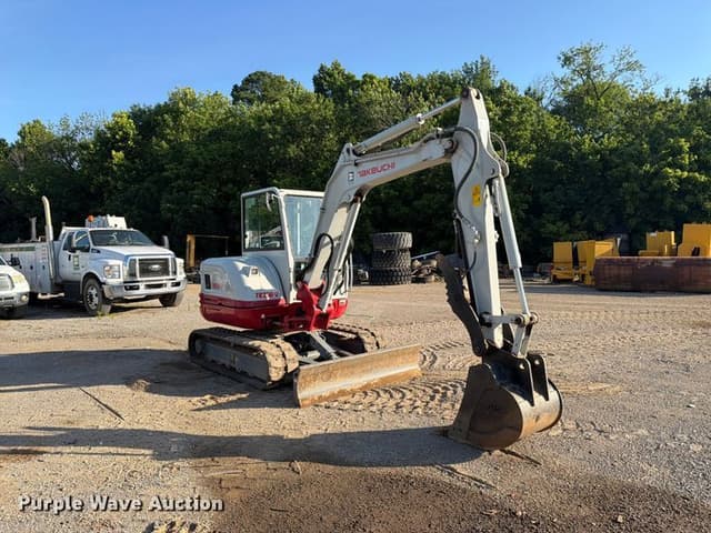 Image of Takeuchi TB250-2 equipment image 2