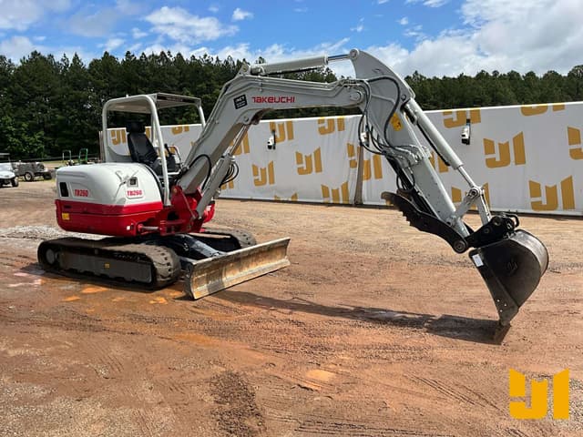 Image of Takeuchi TB260 equipment image 2