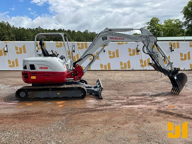 Image of Takeuchi TB260 equipment image 3