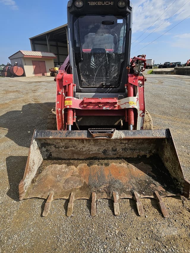 Image of Takeuchi TL12V2 equipment image 3