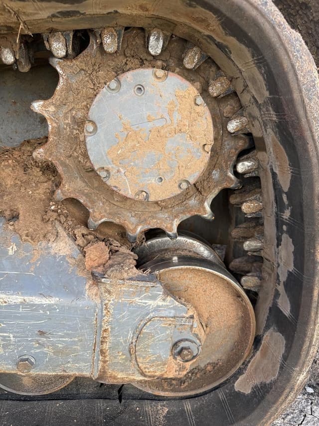 Image of Takeuchi TL8R2 equipment image 4