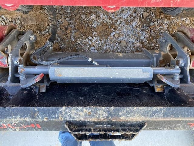 Image of Takeuchi TL8R2 equipment image 3