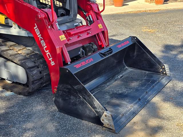 Image of Takeuchi TL10V2 equipment image 4