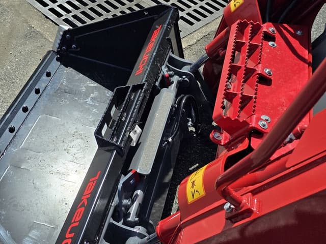 Image of Takeuchi TL8R2 equipment image 4