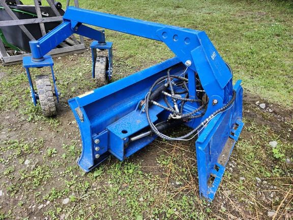 2024 Top Cat SSSG72 Equipment Image0