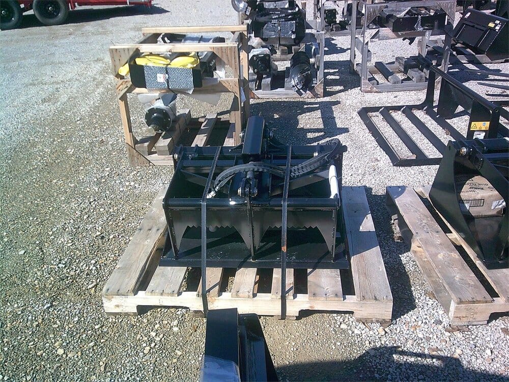 2024 Toro Bucket Equipment Image0