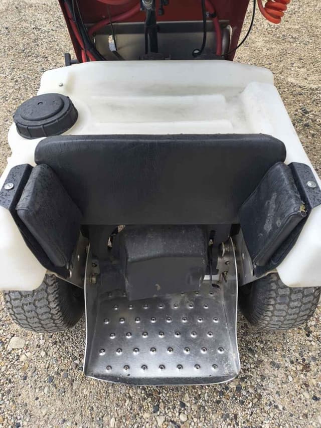 Image of Toro Stand-On Spray Master Lean-to-Steer equipment image 3