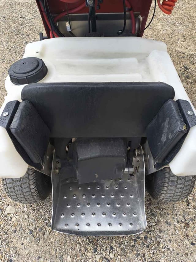 Image of Toro Stand-On Spray Master Lean-to-Steer equipment image 3