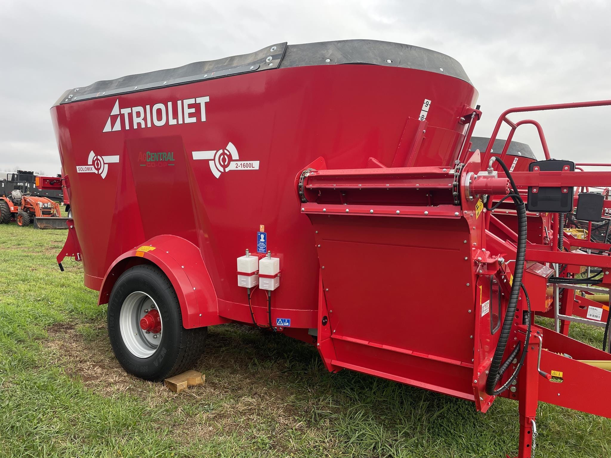 2024 Trioliet Solomix 2-1600VLL-S Equipment Image0