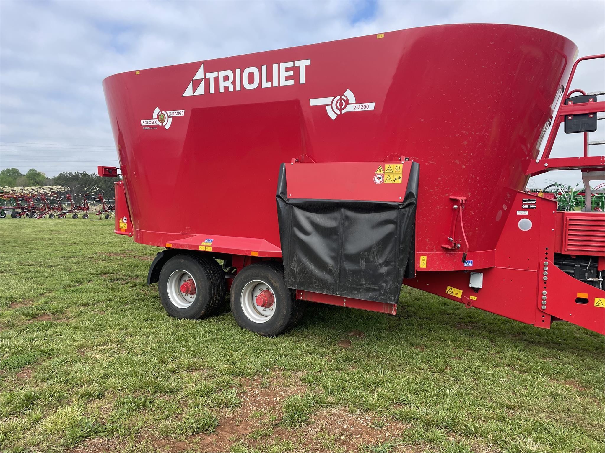 2024 Trioliet Solomix 2-3200 Equipment Image0