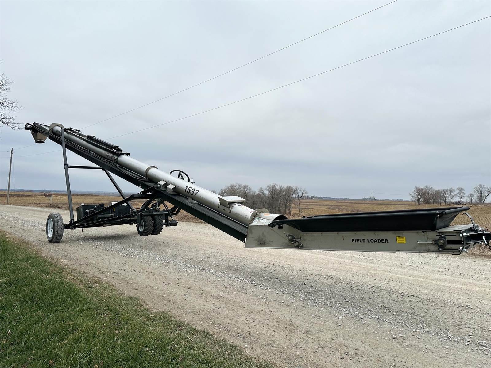 2024 Universal 1537 Equipment Image0