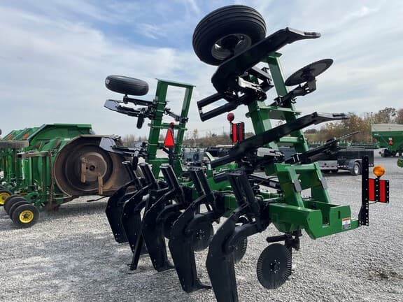 Image of Unverferth Zone-Builder 132 equipment image 2