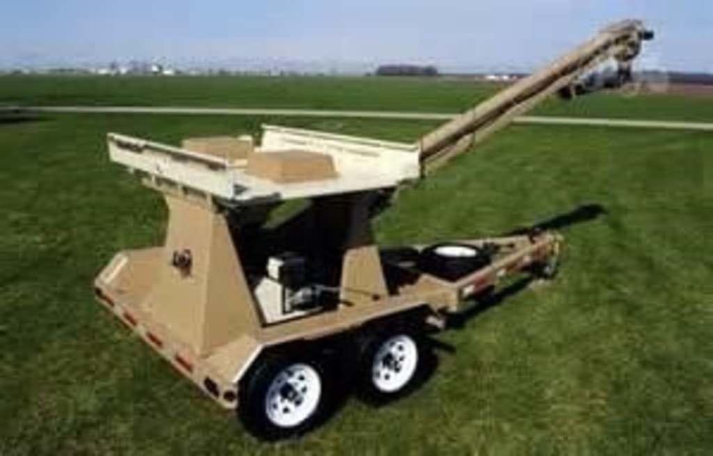 2024 Unverferth Seed Pro 210 Equipment Image0